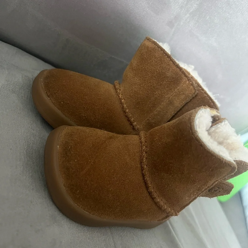Ugg boots infant size 2/3